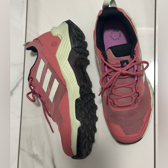 Adidas Running/ walking shoes 
Brand new, just wear once 
Size 8 ladies - Picture 3 of 7